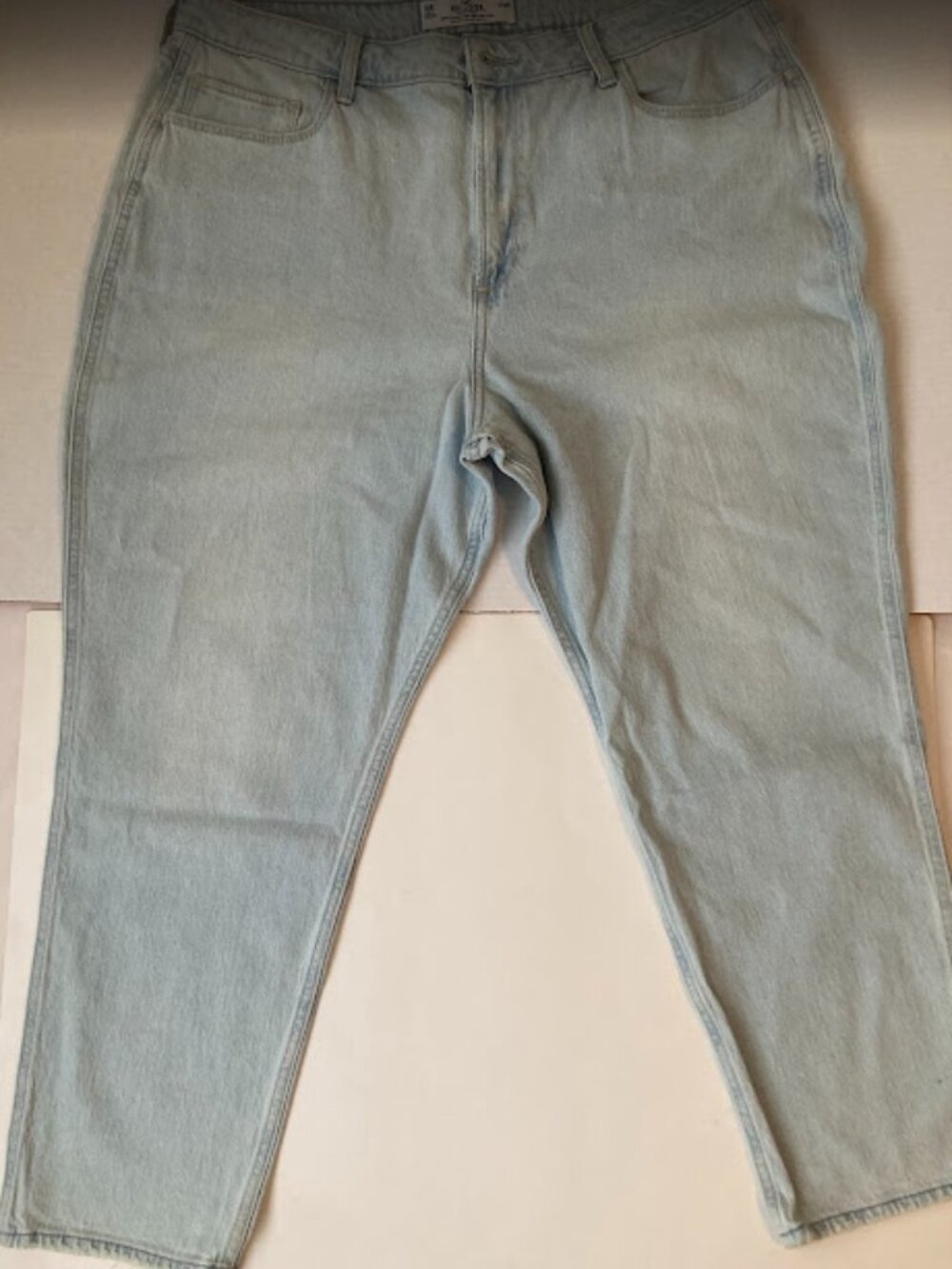 Hollister Women's Vintage Stretch Curvy Ultra High Rise Mom Jean 18R
